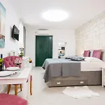 Arbol Apartment Split